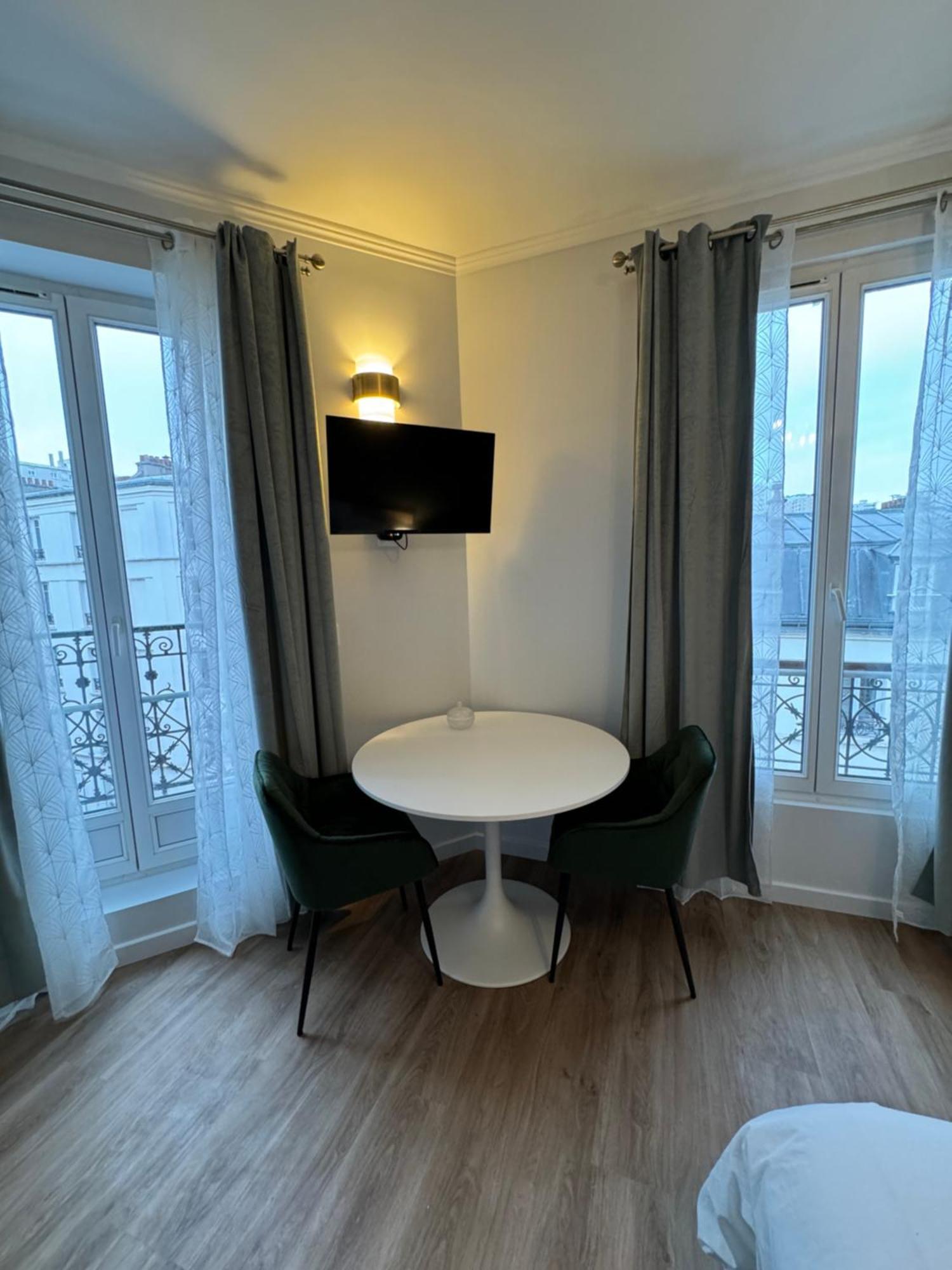 Studio De Charme Parisien ลูวาลัวเปแรต์ ภายนอก รูปภาพ